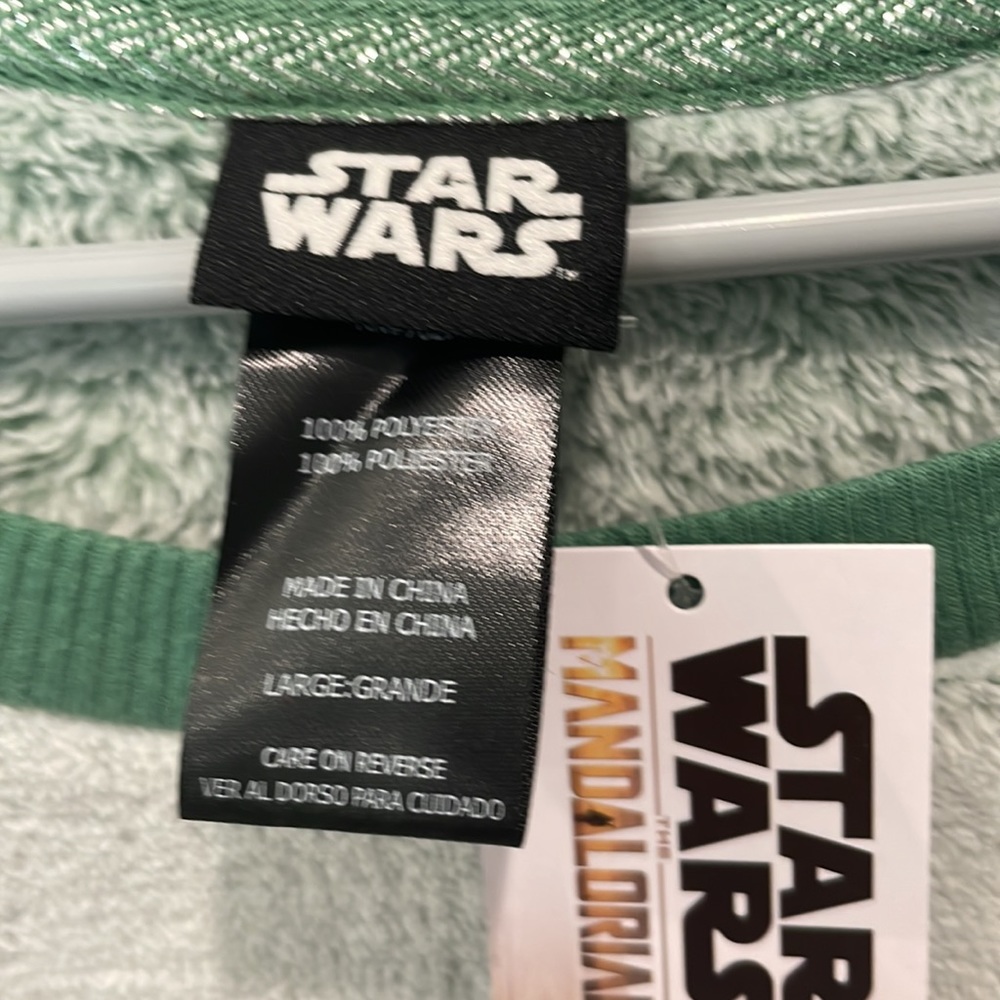 Star Wars Mandalorian fleece cozy loungewear sleepwear top - Picture 2 of 8